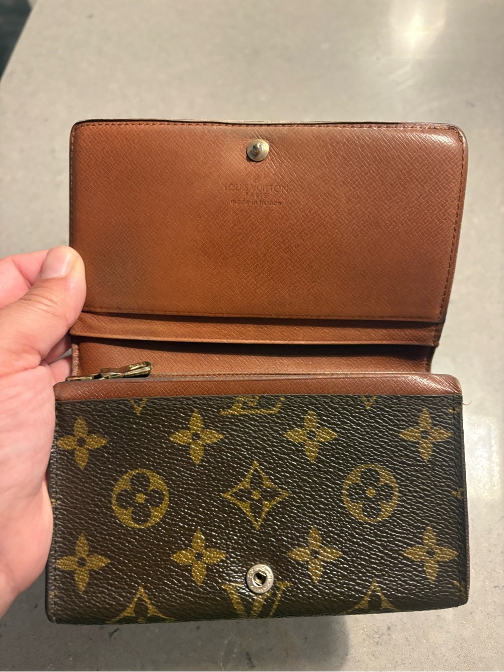 Louis Vuitton vintage Monogram Wallet - Picture 5 of 10
